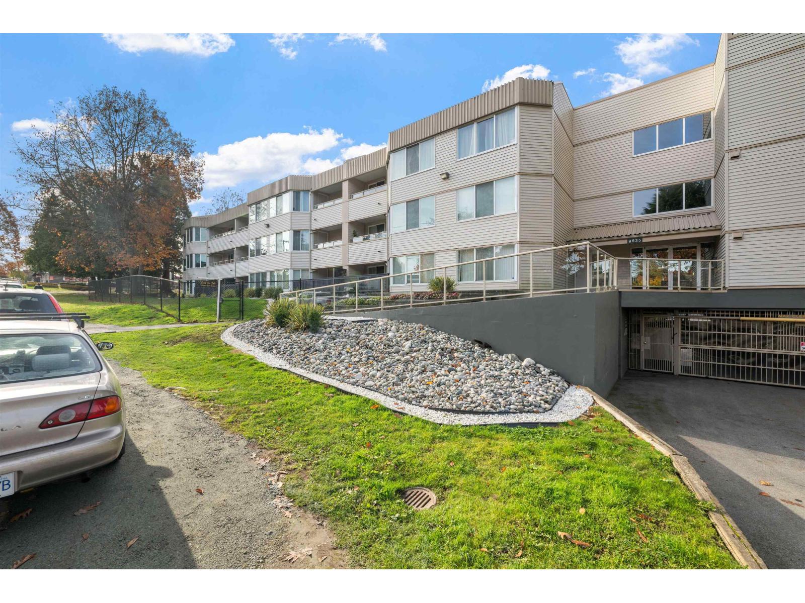 321 9635 121 STREET, Surrey, British Columbia