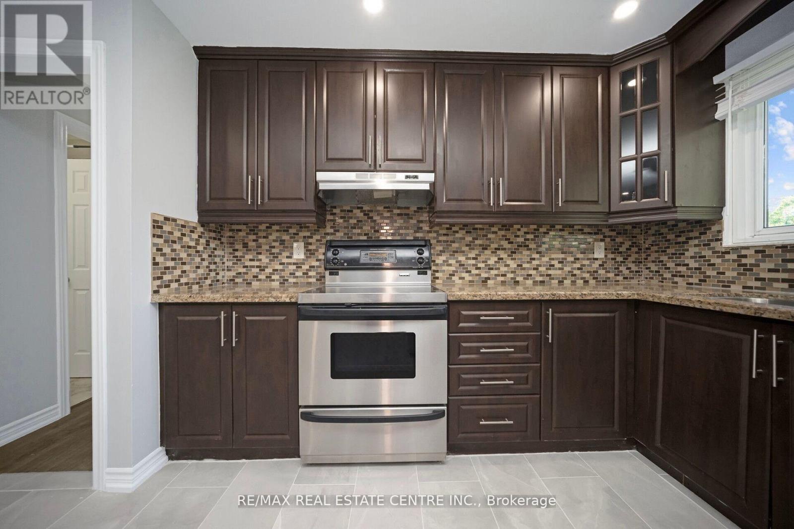 35 Madison Street, Brampton, Ontario  L6S 3C4 - Photo 15 - W12684310