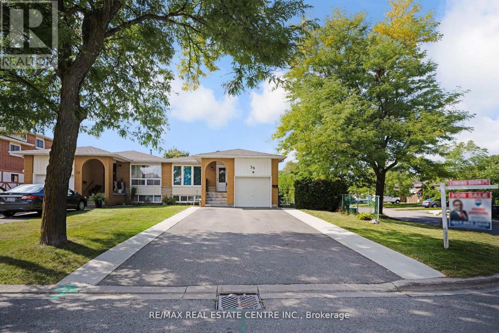 35 Madison Street, Brampton, Ontario  L6S 3C4 - Photo 2 - W12684310