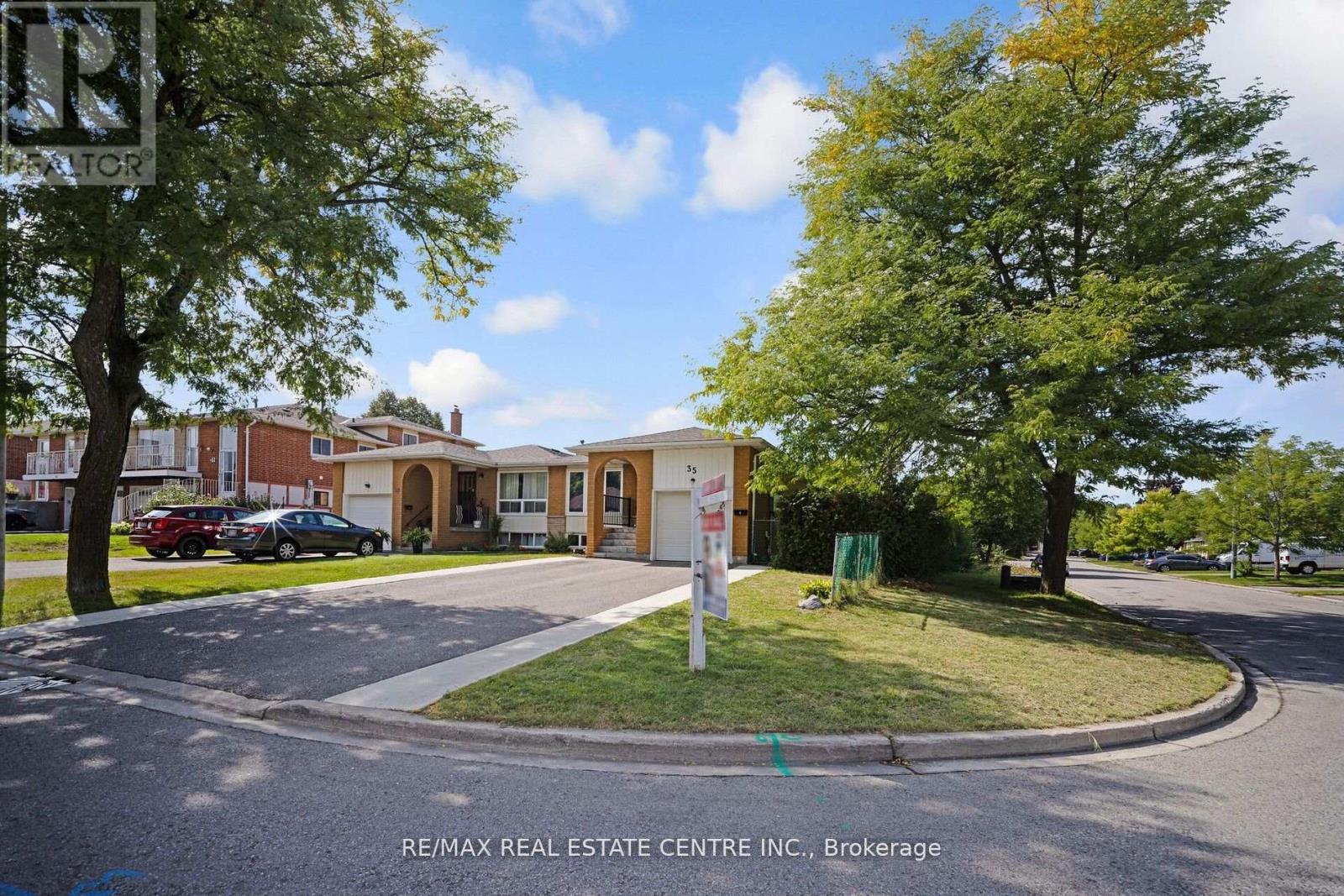 35 Madison Street, Brampton, Ontario  L6S 3C4 - Photo 3 - W12684310