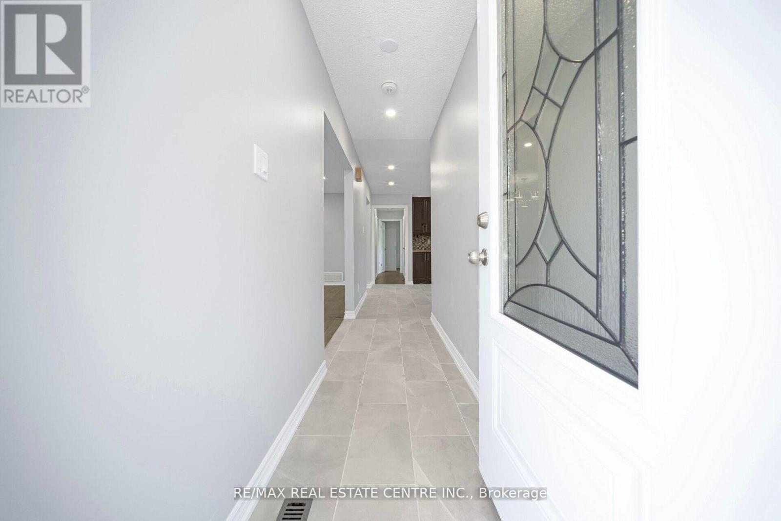 35 Madison Street, Brampton, Ontario  L6S 3C4 - Photo 5 - W12684310