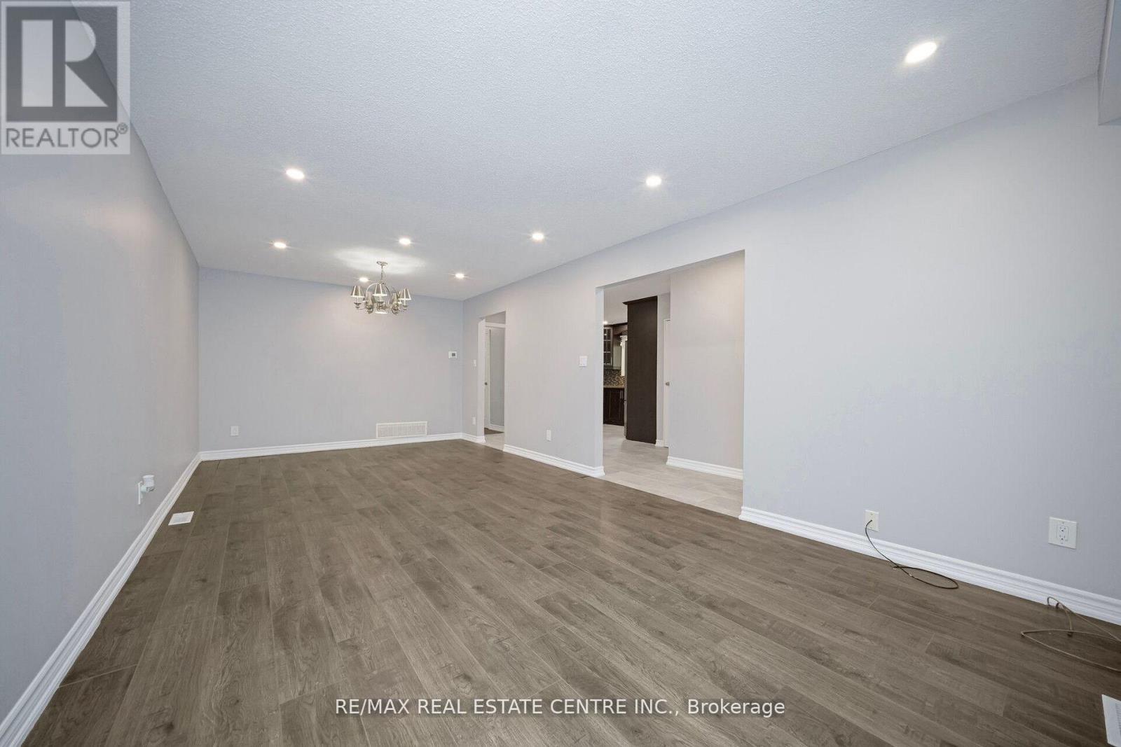 35 Madison Street, Brampton, Ontario  L6S 3C4 - Photo 9 - W12684310