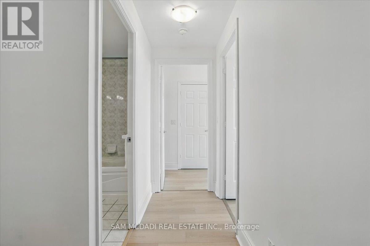 3028 - 3888 Duke Of York Boulevard, Mississauga, Ontario  L5B 4P5 - Photo 17 - W12684326