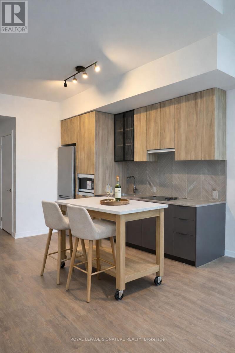 816 - 1037 The Queensway, Toronto, Ontario  M8Z 0H5 - Photo 2 - W12684330