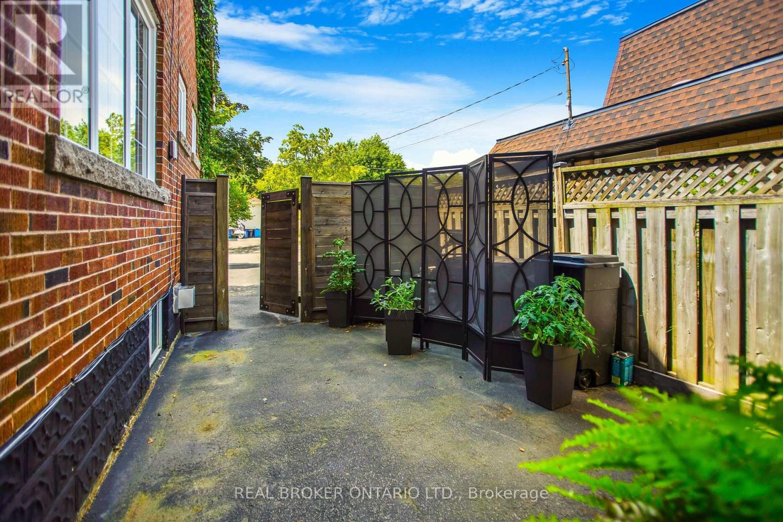 231 #8 Highway, Hamilton, Ontario  L8G 1E2 - Photo 36 - X12684306