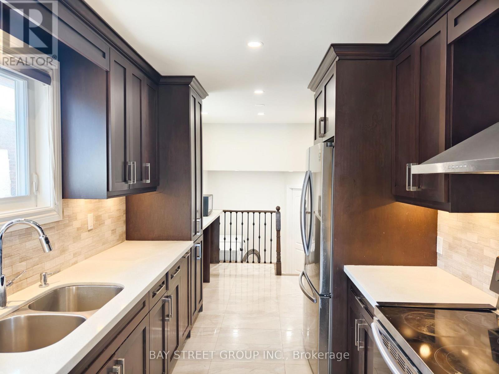 Upper - 2615 Windjammer Road, Mississauga, Ontario  L5L 1H7 - Photo 11 - W12678068