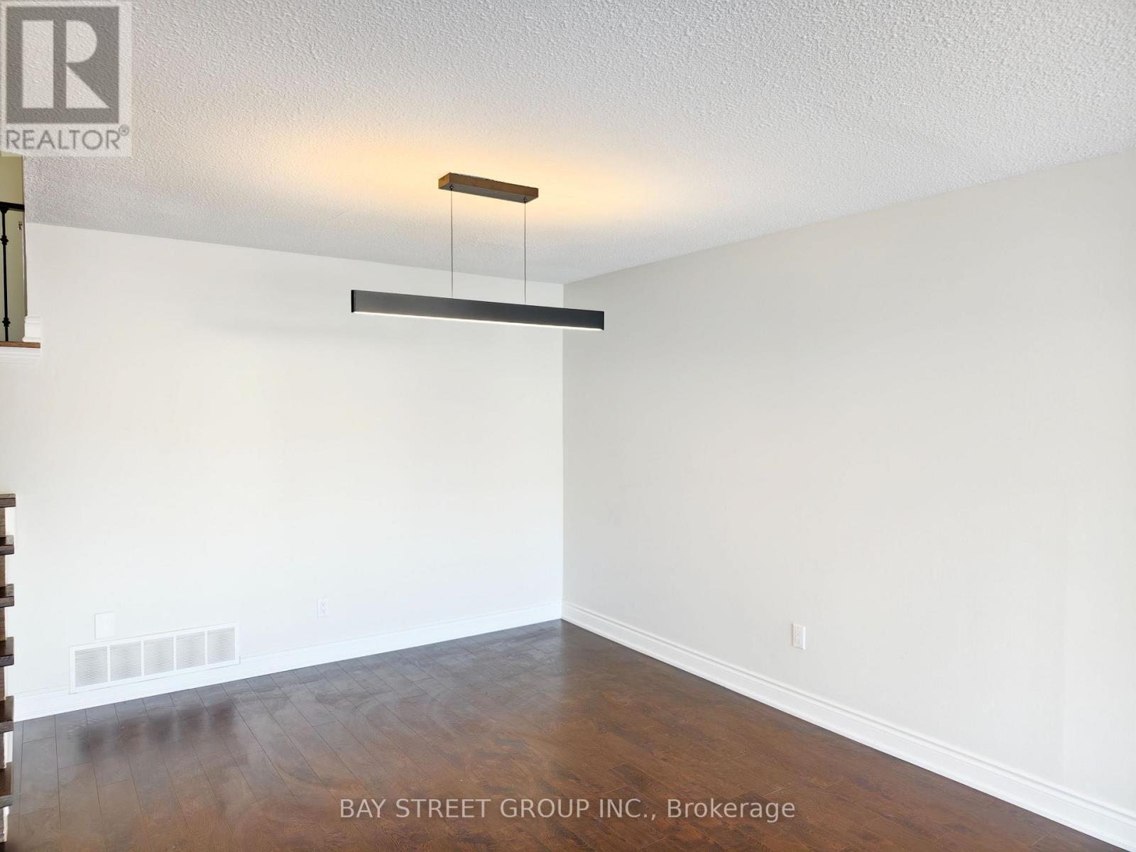 Upper - 2615 Windjammer Road, Mississauga, Ontario  L5L 1H7 - Photo 5 - W12678068