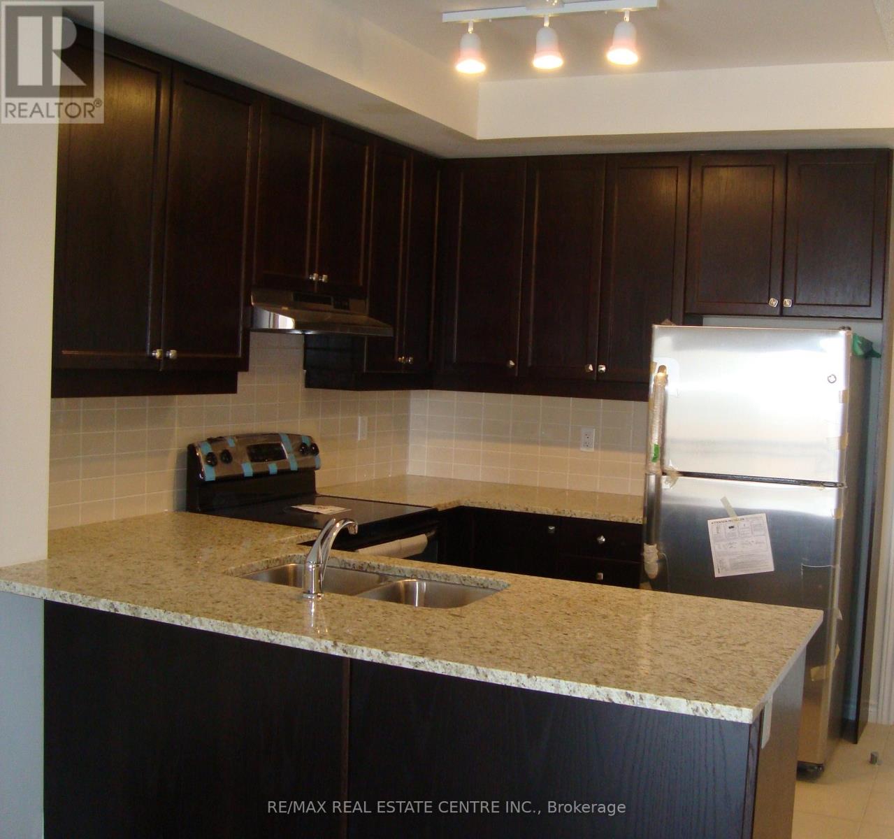 424 - 570 Lolita Gardens, Mississauga, Ontario  L5A 0A1 - Photo 7 - W12683824