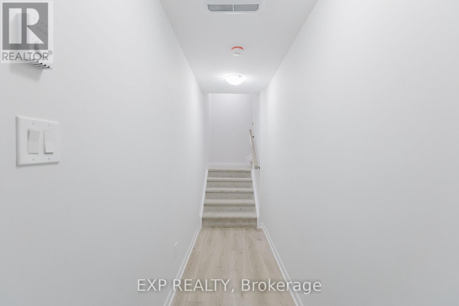 1245 Creekway Private, Ottawa, Ontario  K2T 0S8 - Photo 3 - X12684348