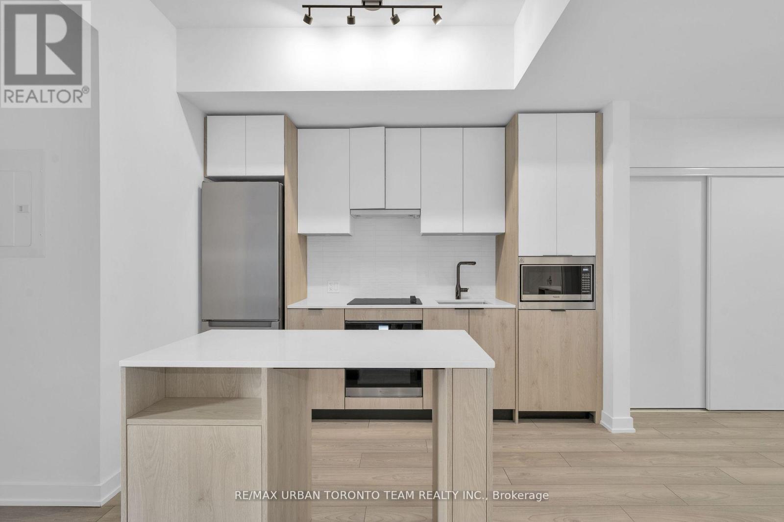 524 - 1007 The Queensway, Toronto, Ontario  M8Z 6C7 - Photo 1 - W12684344