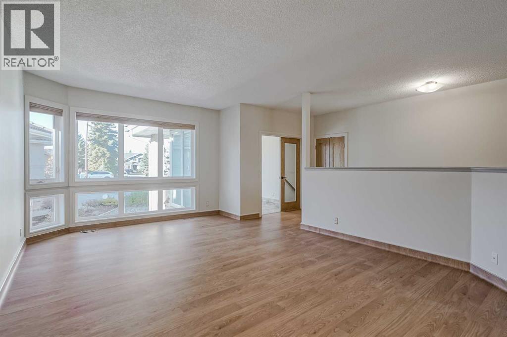 127 Canterbury Court Sw, Calgary, Alberta  T2W 6C1 - Photo 4 - A2269104