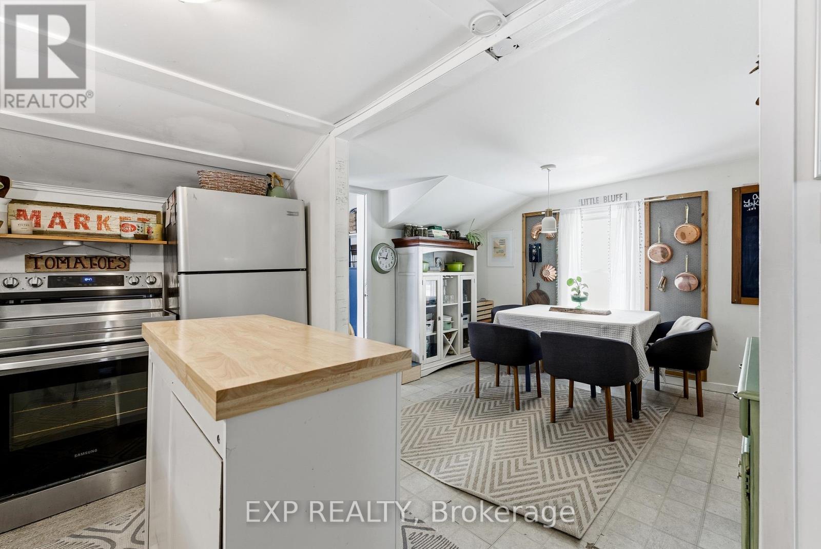 41 Lake Street, Prince Edward County, Ontario  K0K 2T0 - Photo 11 - X12684368