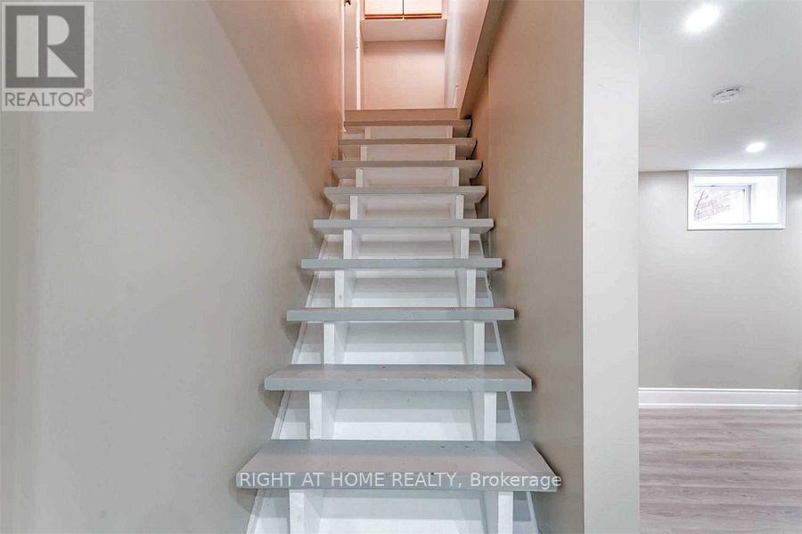 Lower - 133 Meadowvale Drive, Toronto, Ontario  M8Z 3K2 - Photo 3 - W12684374