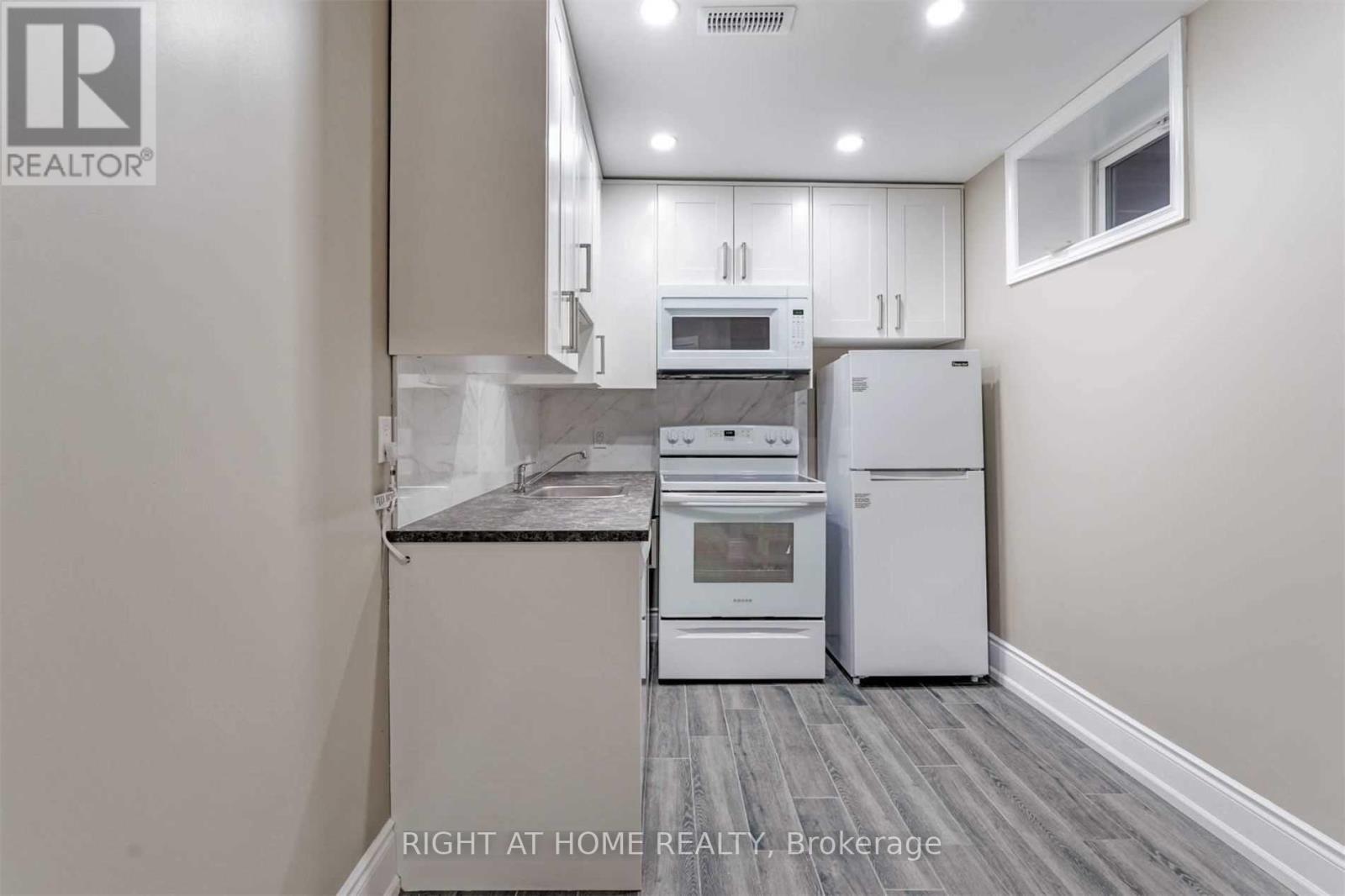 Lower - 133 Meadowvale Drive, Toronto, Ontario  M8Z 3K2 - Photo 4 - W12684374