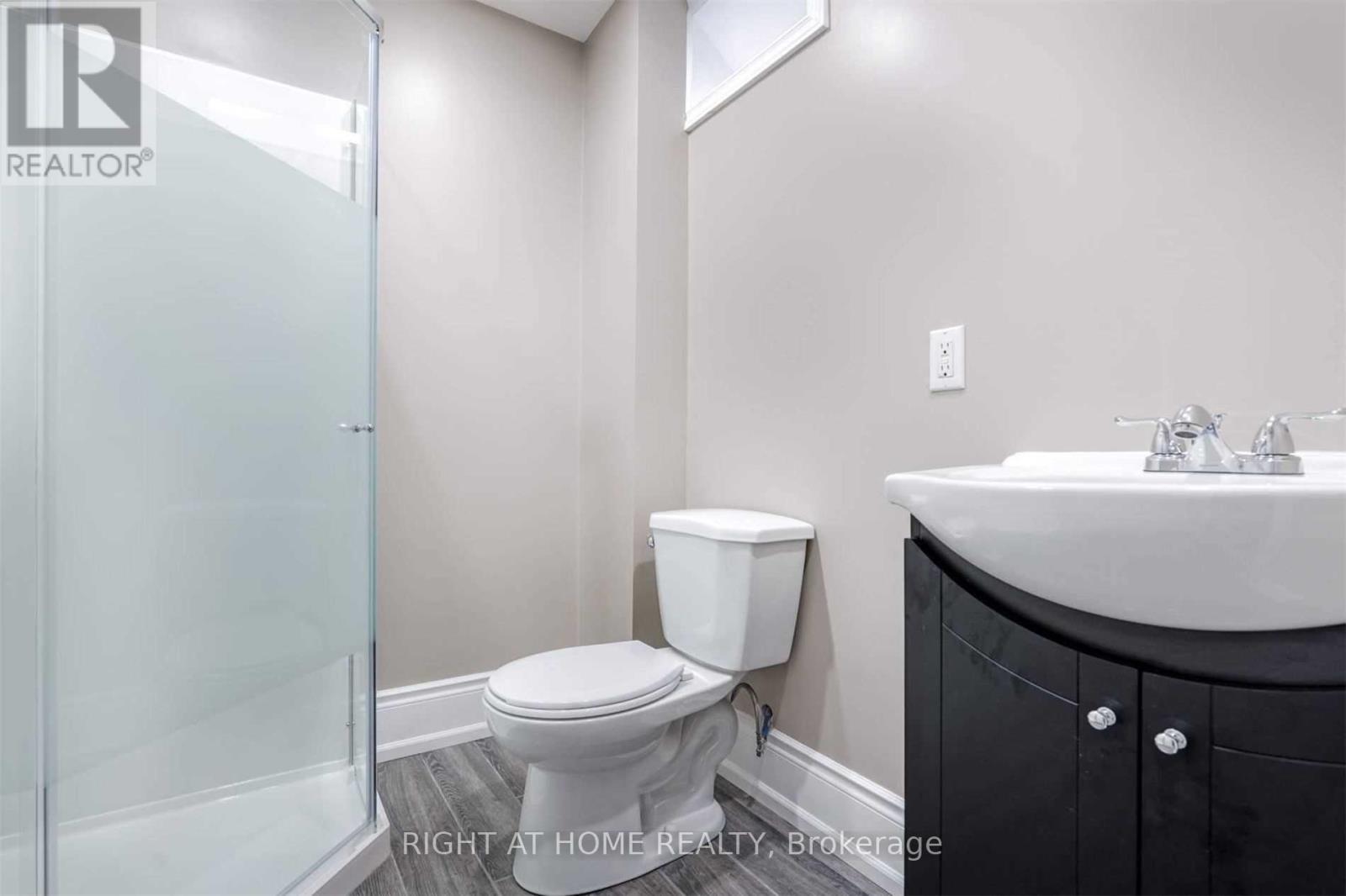 Lower - 133 Meadowvale Drive, Toronto, Ontario  M8Z 3K2 - Photo 8 - W12684374