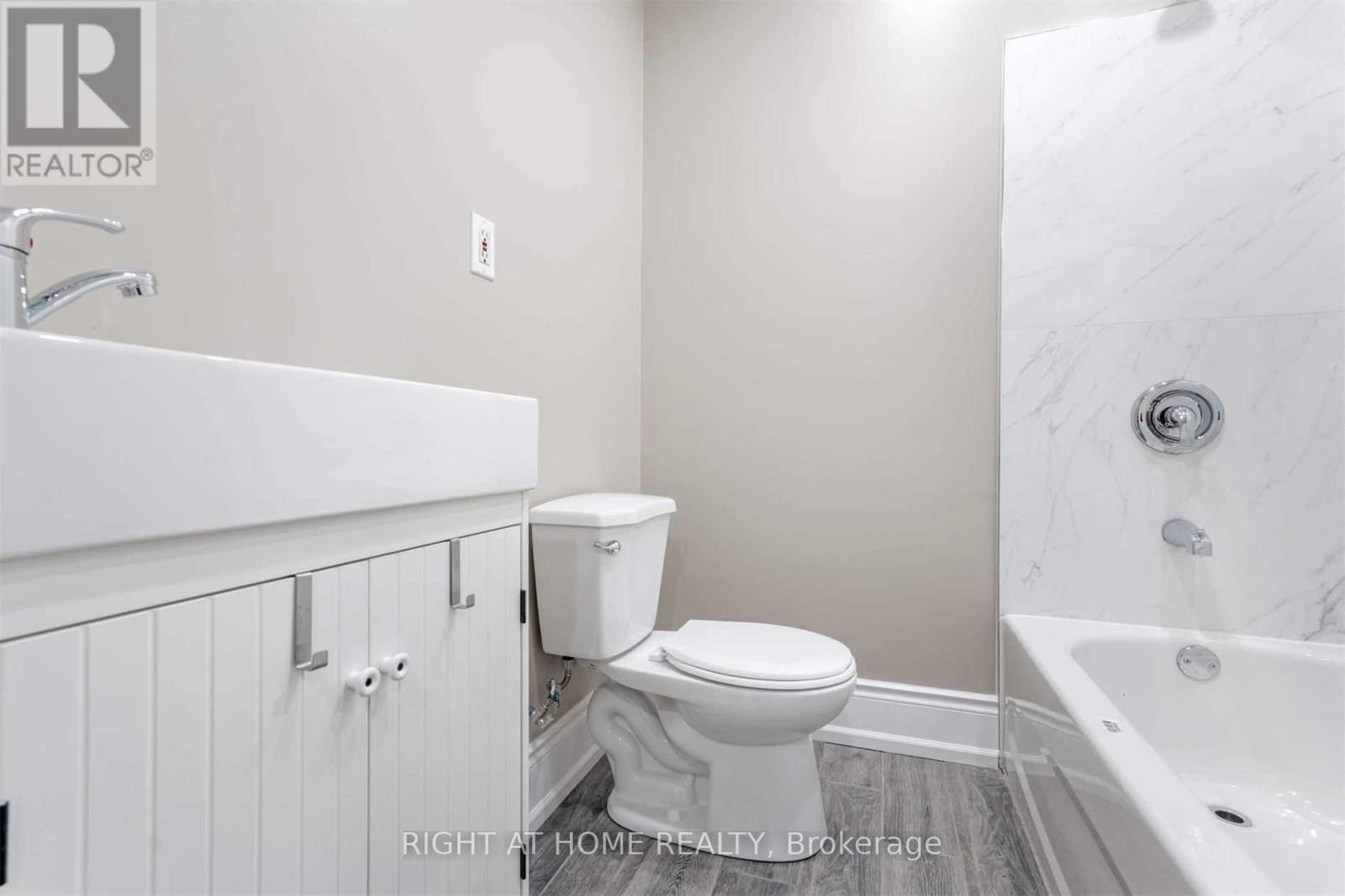 Lower - 133 Meadowvale Drive, Toronto, Ontario  M8Z 3K2 - Photo 9 - W12684374