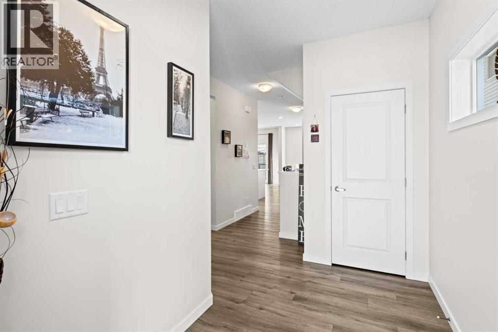 492 Chinook Gate Square Sw, Airdrie, Alberta  T4B 4W1 - Photo 5 - A2272245