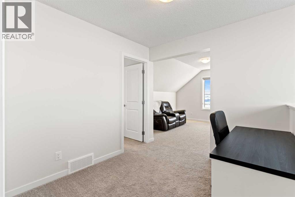 492 Chinook Gate Square Sw, Airdrie, Alberta  T4B 4W1 - Photo 38 - A2272245