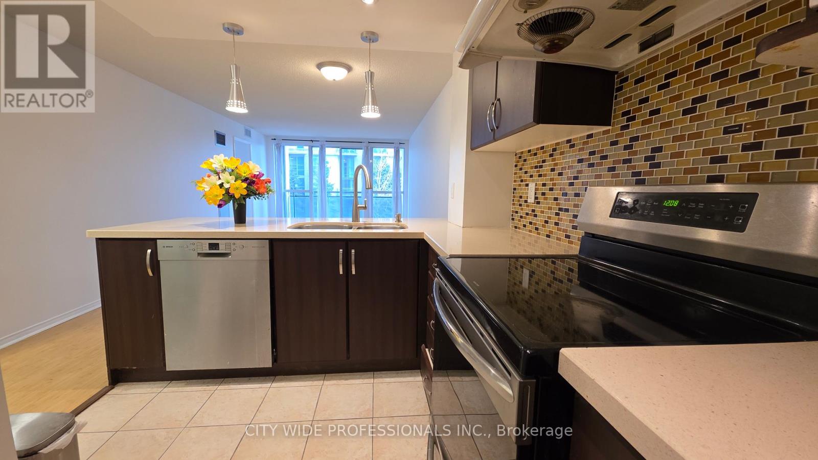 202 - 28 Hollywood Avenue, Toronto, Ontario  M2N 6S4 - Photo 4 - C12684396