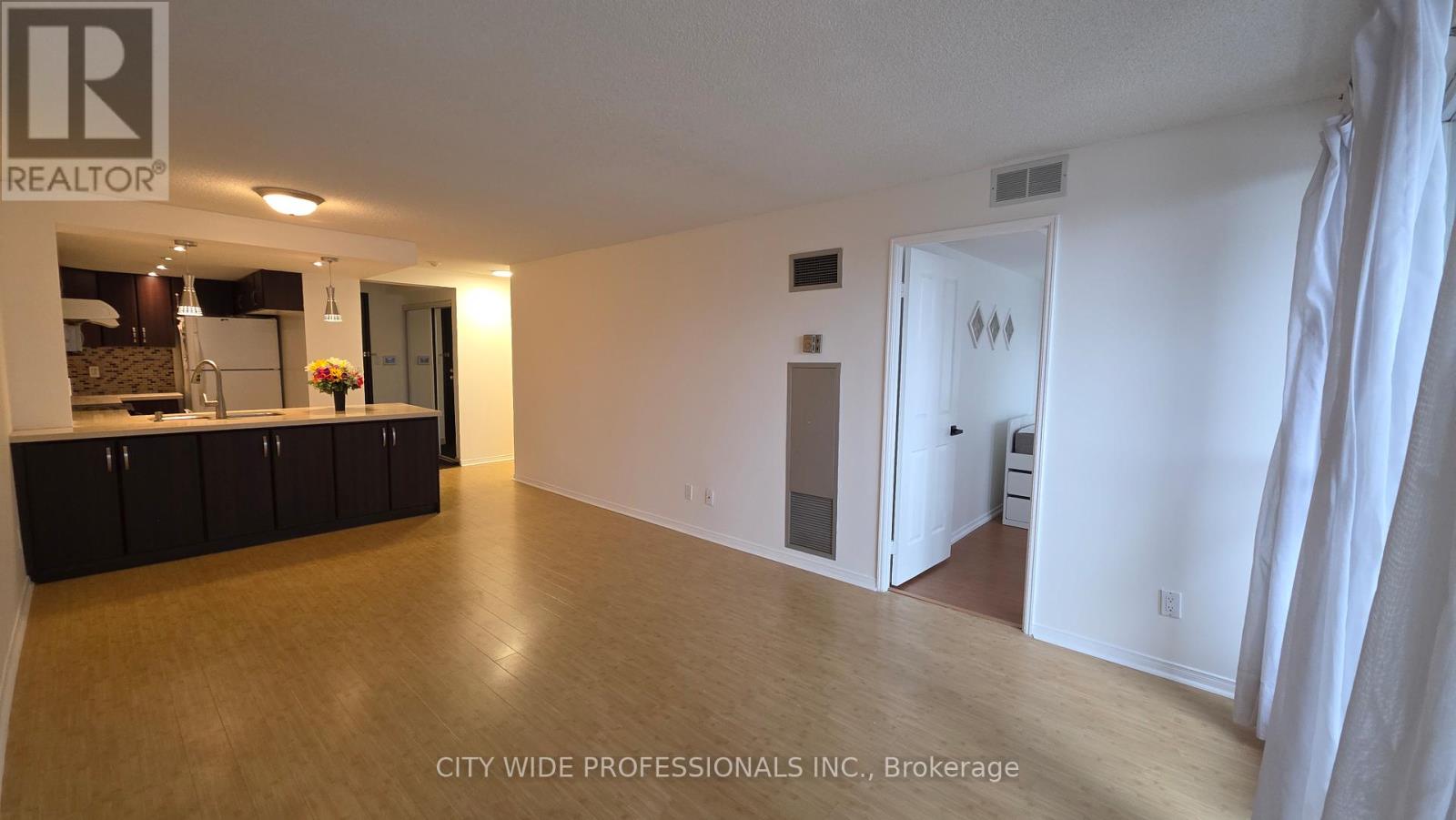 202 - 28 Hollywood Avenue, Toronto, Ontario  M2N 6S4 - Photo 5 - C12684396