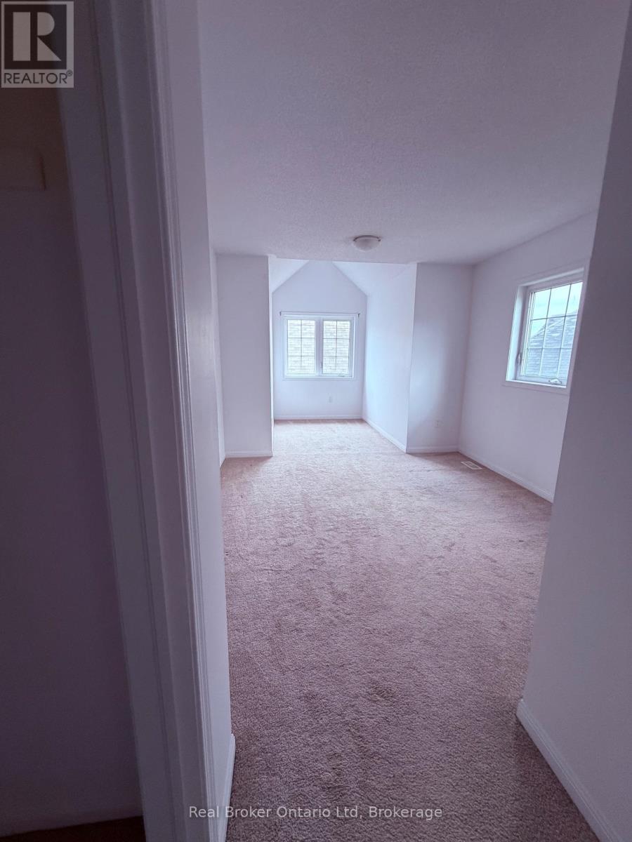 21 Village Gate Drive, Wasaga Beach, Ontario  L9Z 0G3 - Photo 10 - S12684406