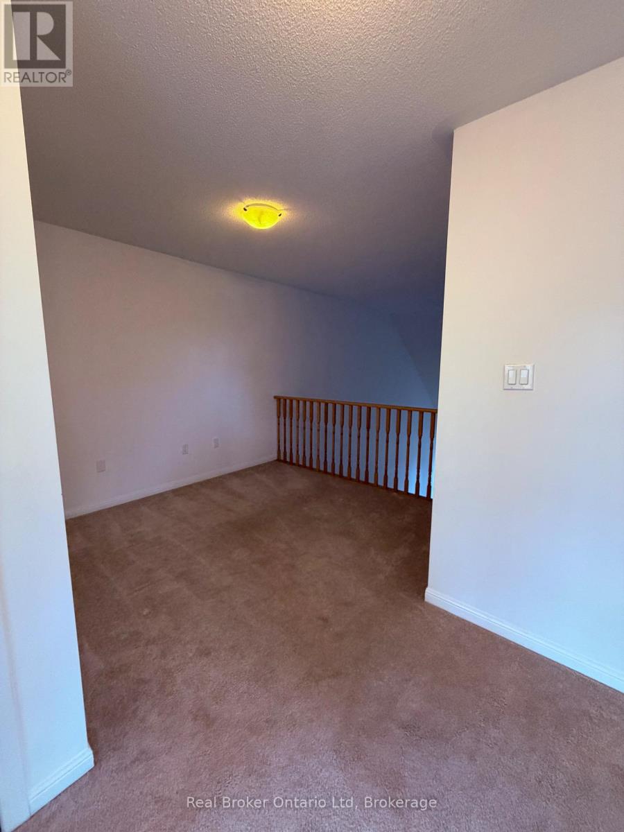 21 Village Gate Drive, Wasaga Beach, Ontario  L9Z 0G3 - Photo 14 - S12684406