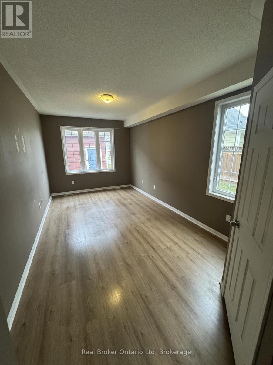 21 Village Gate Drive, Wasaga Beach, Ontario  L9Z 0G3 - Photo 6 - S12684406