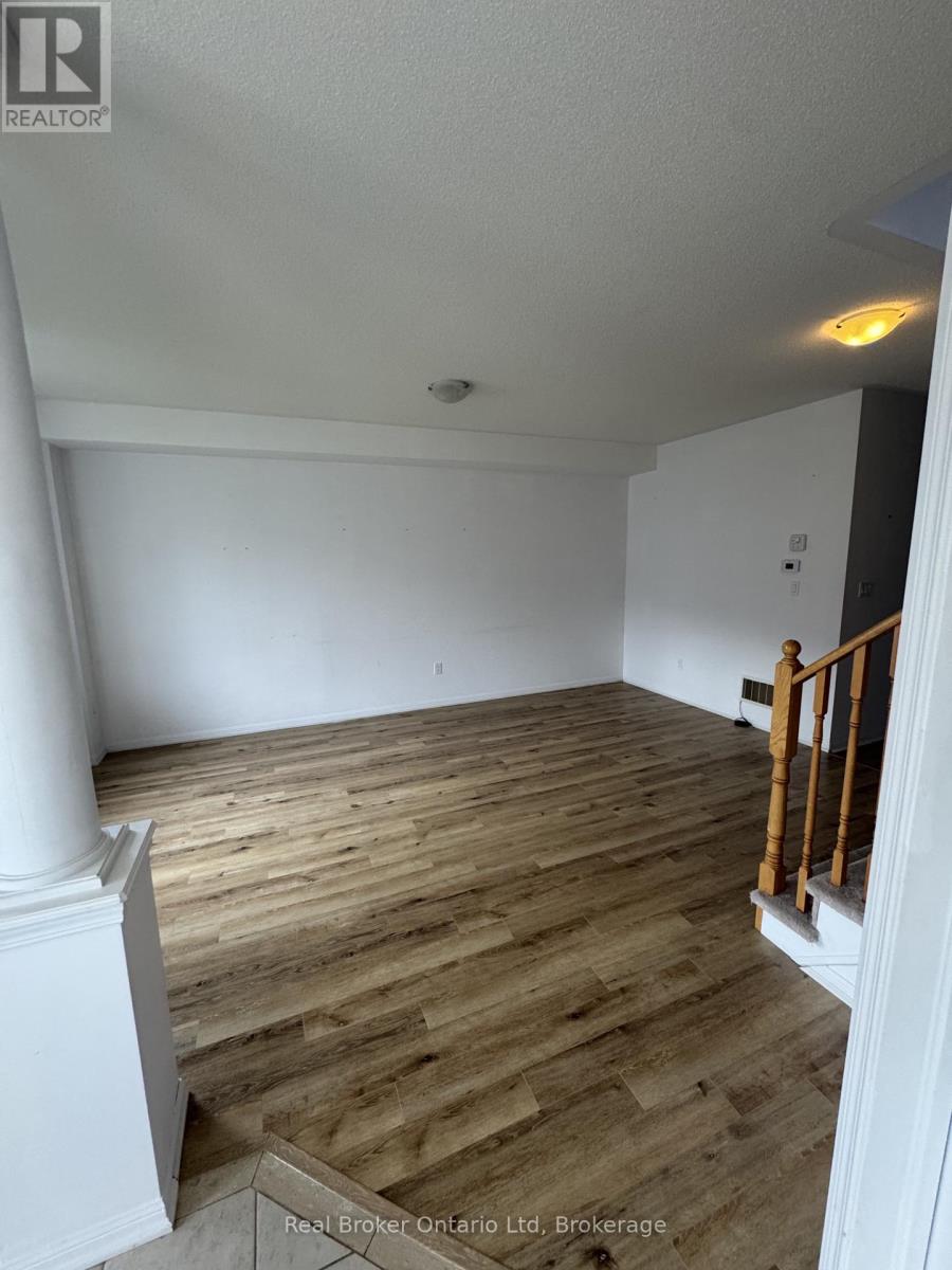 21 Village Gate Drive, Wasaga Beach, Ontario  L9Z 0G3 - Photo 7 - S12684406