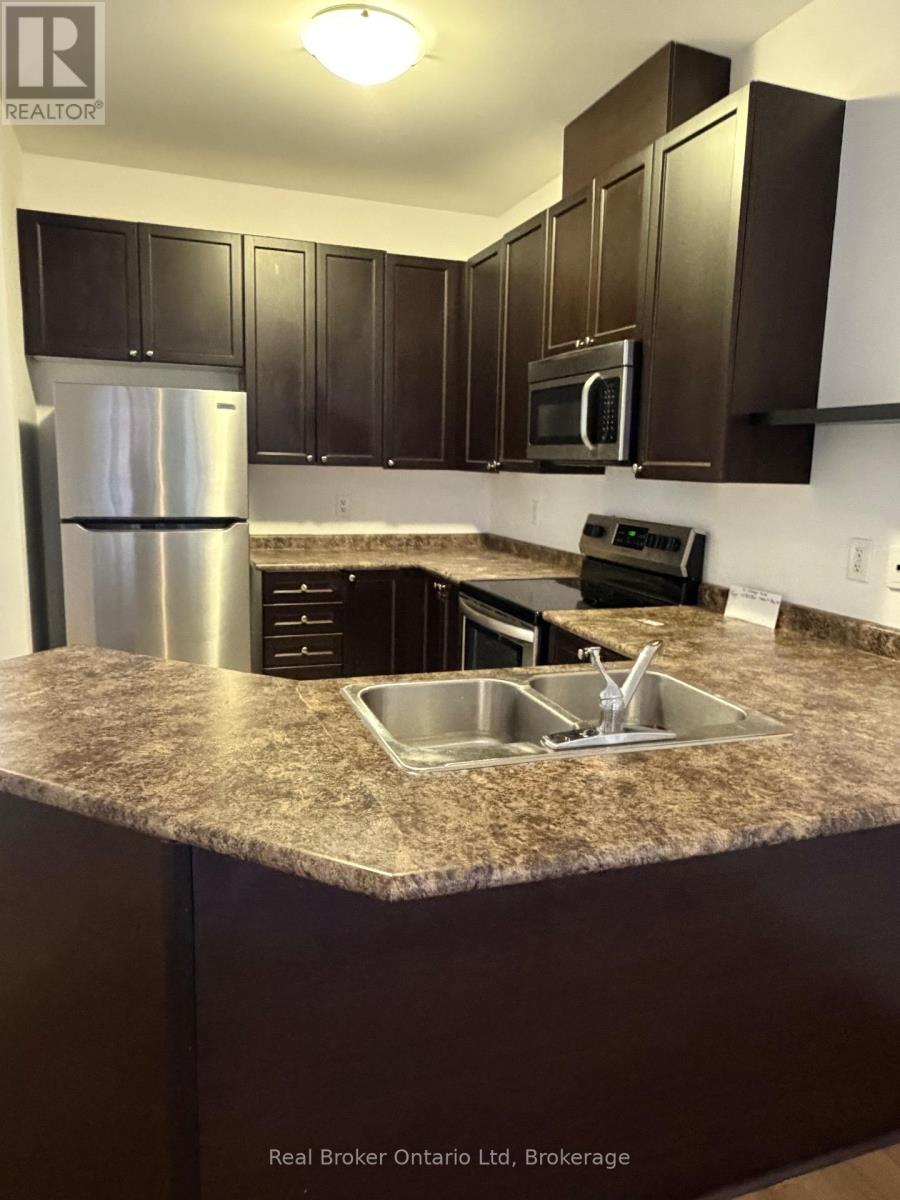 21 Village Gate Drive, Wasaga Beach, Ontario  L9Z 0G3 - Photo 8 - S12684406