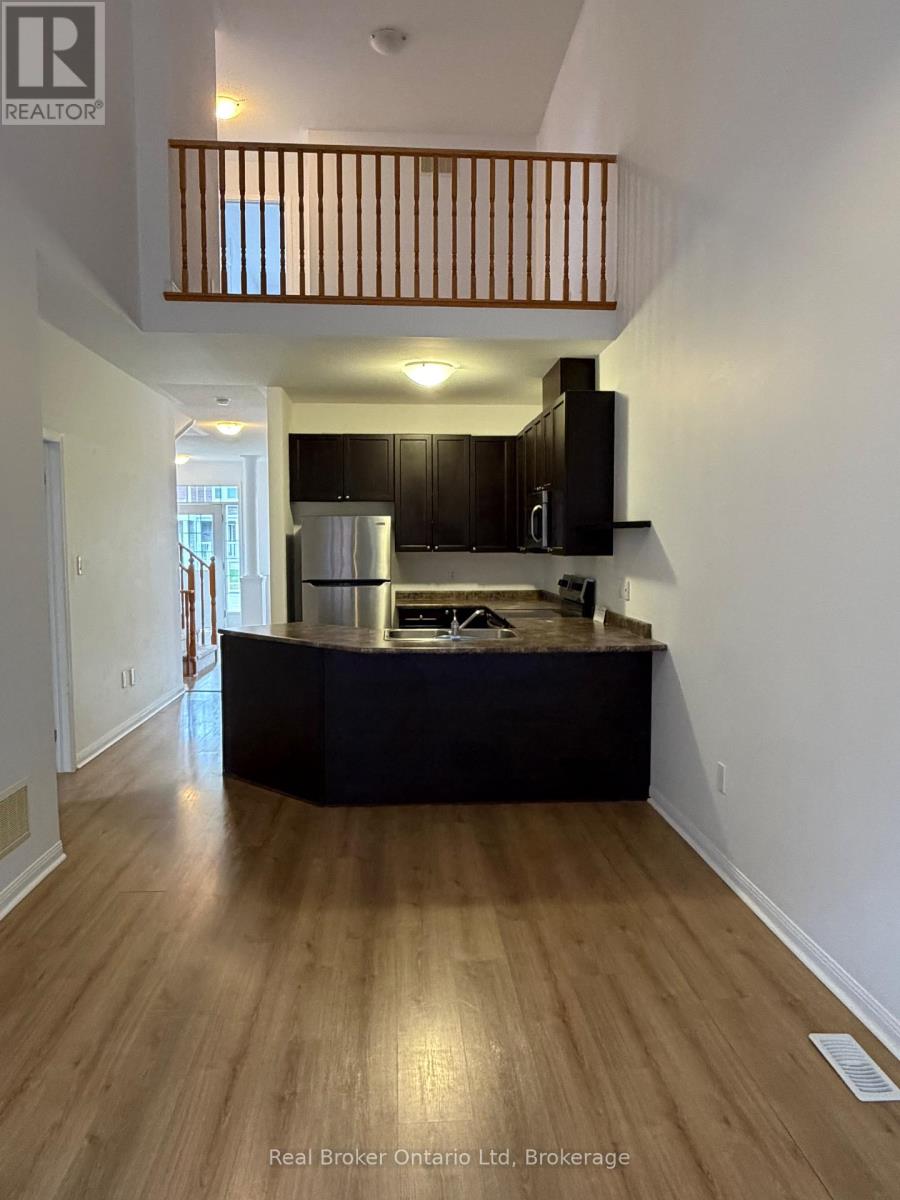 21 Village Gate Drive, Wasaga Beach, Ontario  L9Z 0G3 - Photo 9 - S12684406