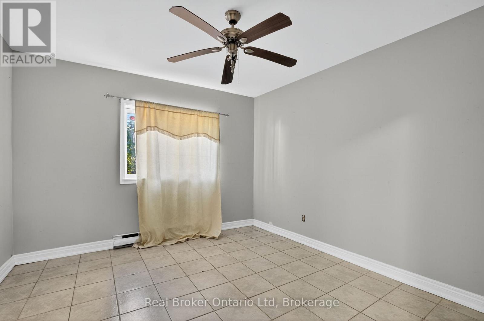 203 Knox Road W, Wasaga Beach, Ontario  L9Z 2A7 - Photo 15 - S12684410