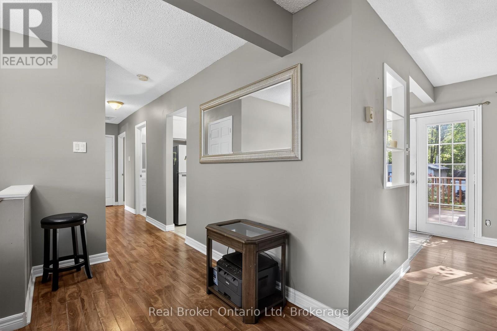 203 Knox Road W, Wasaga Beach, Ontario  L9Z 2A7 - Photo 5 - S12684410