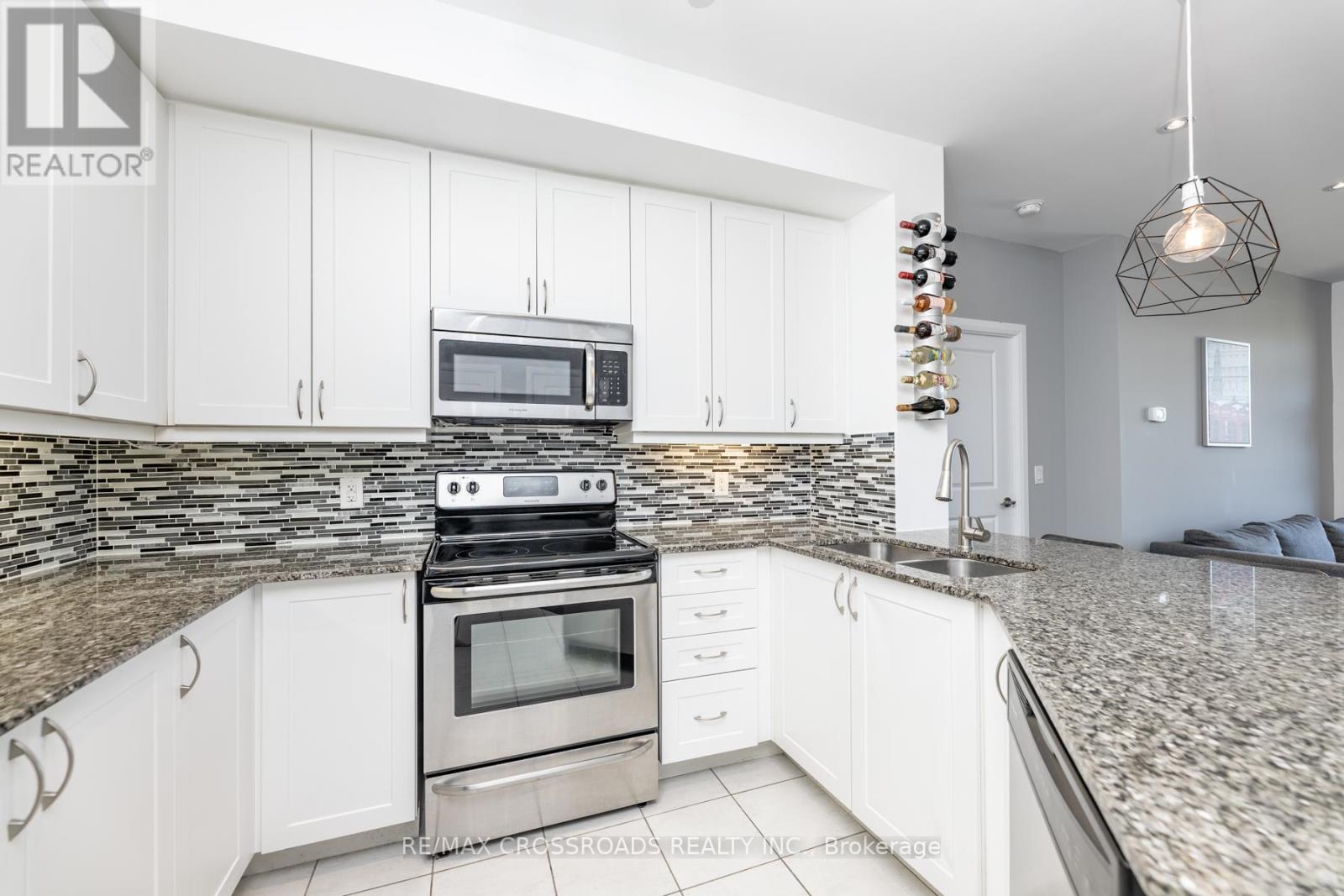 610 - 4700 Highway 7 Rd, Vaughan, Ontario  L4L 0B3 - Photo 12 - N12684404