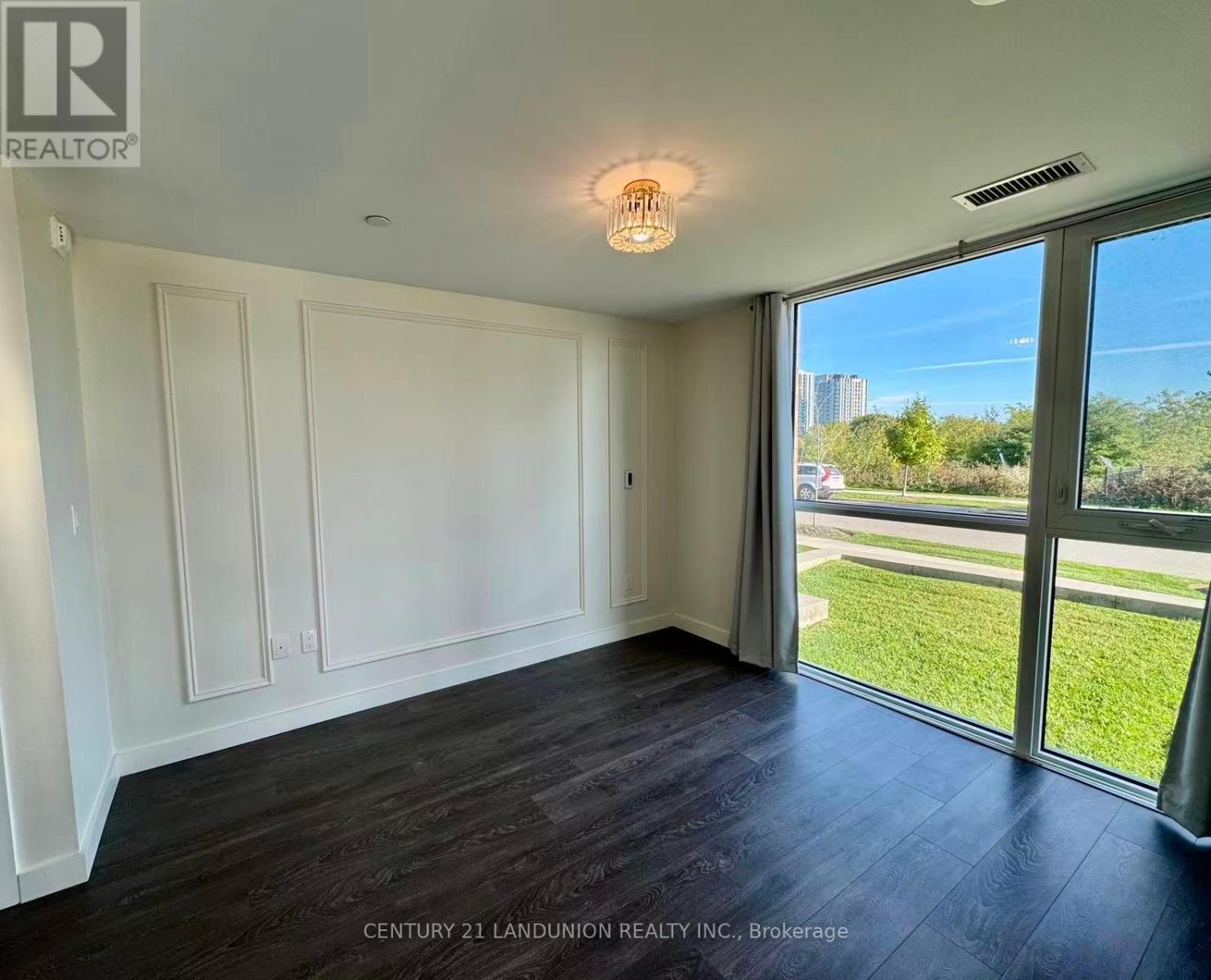 115 - 210 Sabina Drive, Oakville, Ontario  L6H 0W6 - Photo 10 - W12684402