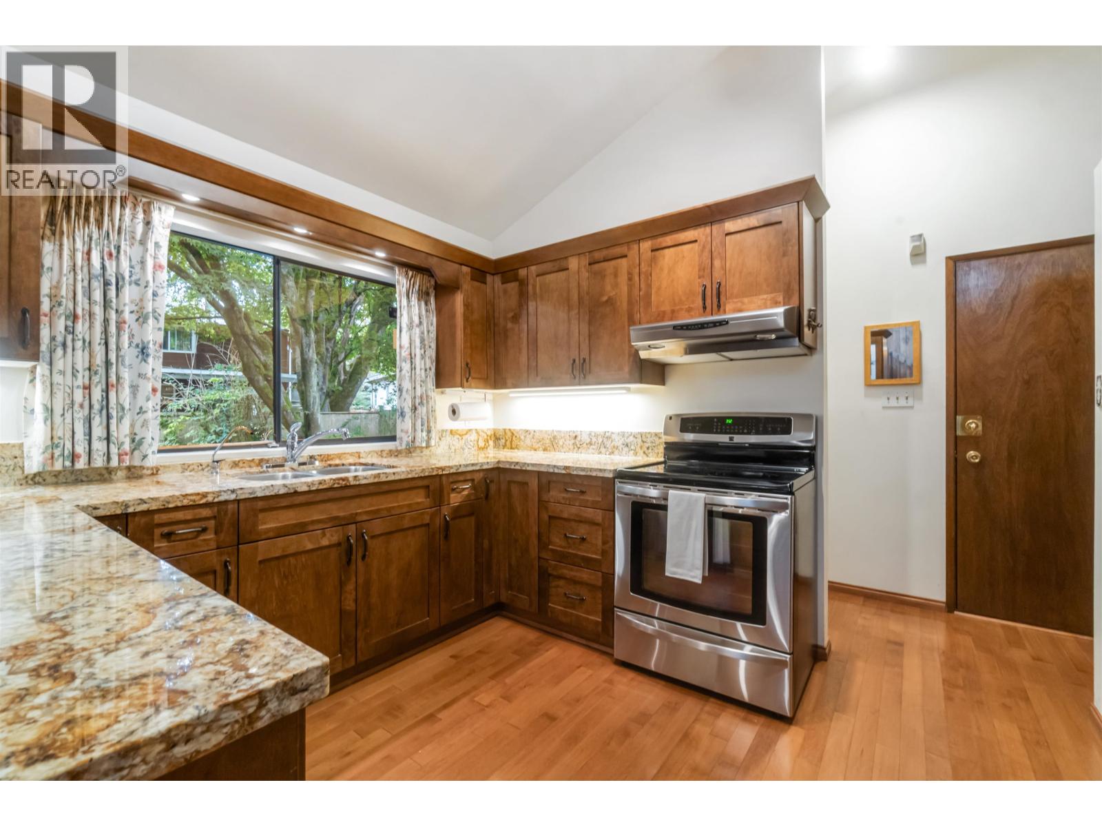 4262 Yuculta Crescent, Vancouver, British Columbia  V6N 3R5 - Photo 11 - R3071461