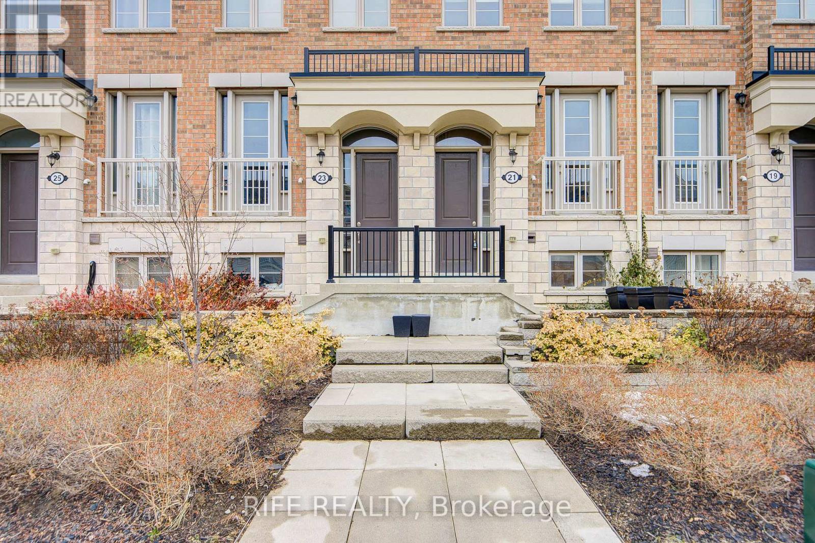 21 EDWARD HORTON CRESCENT, Toronto, Ontario