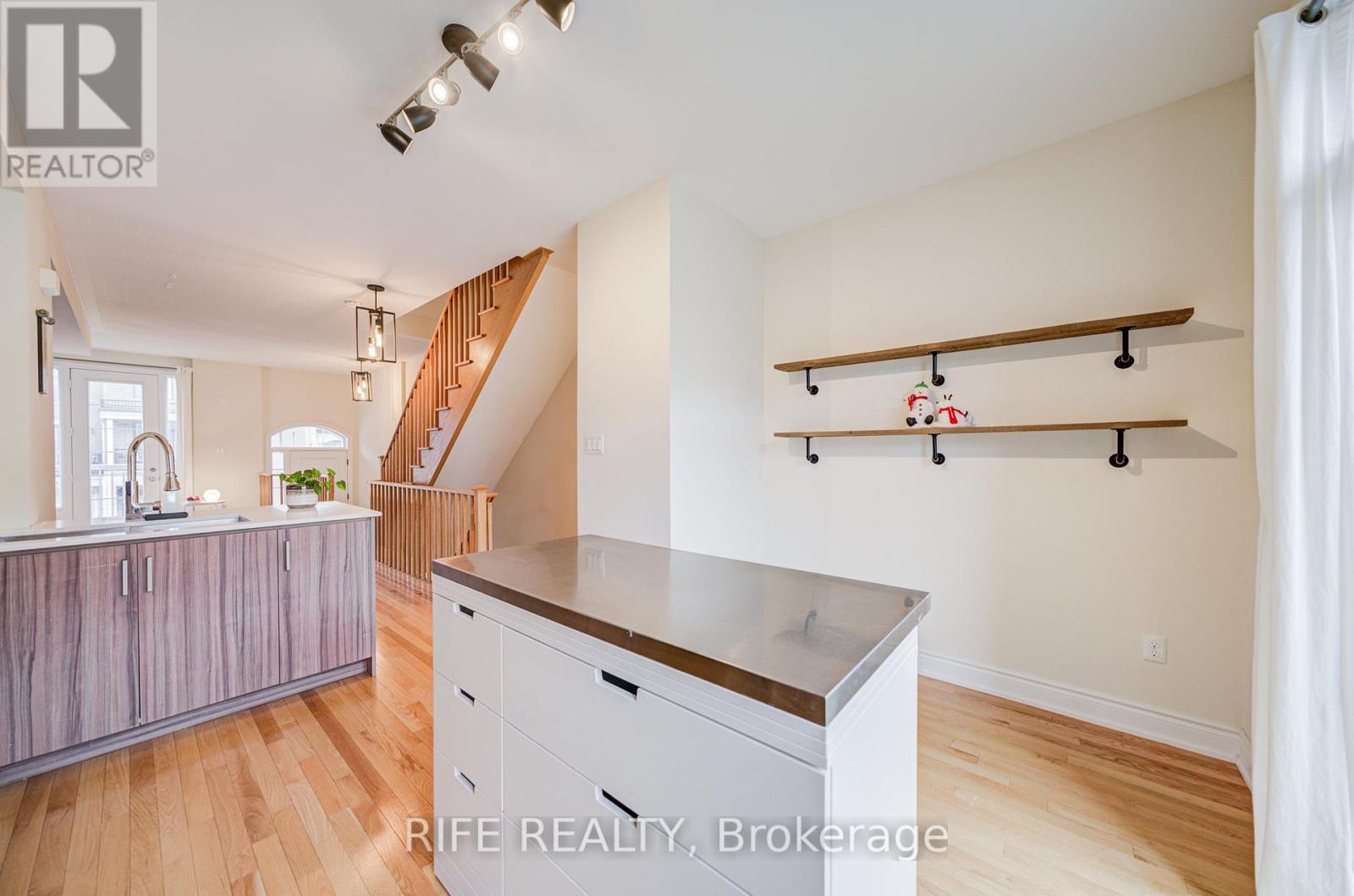 21 Edward Horton Crescent, Toronto, Ontario  M8Z 6A4 - Photo 14 - W12684430