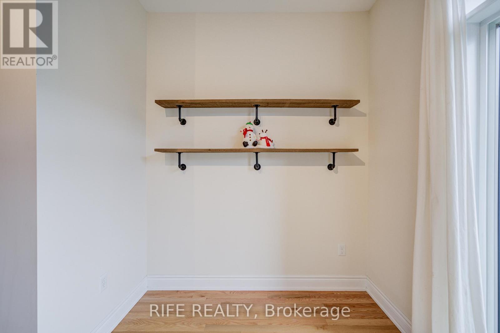 21 Edward Horton Crescent, Toronto, Ontario  M8Z 6A4 - Photo 15 - W12684430