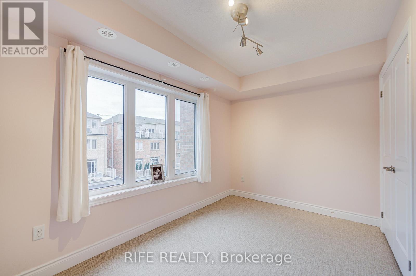 21 Edward Horton Crescent, Toronto, Ontario  M8Z 6A4 - Photo 19 - W12684430