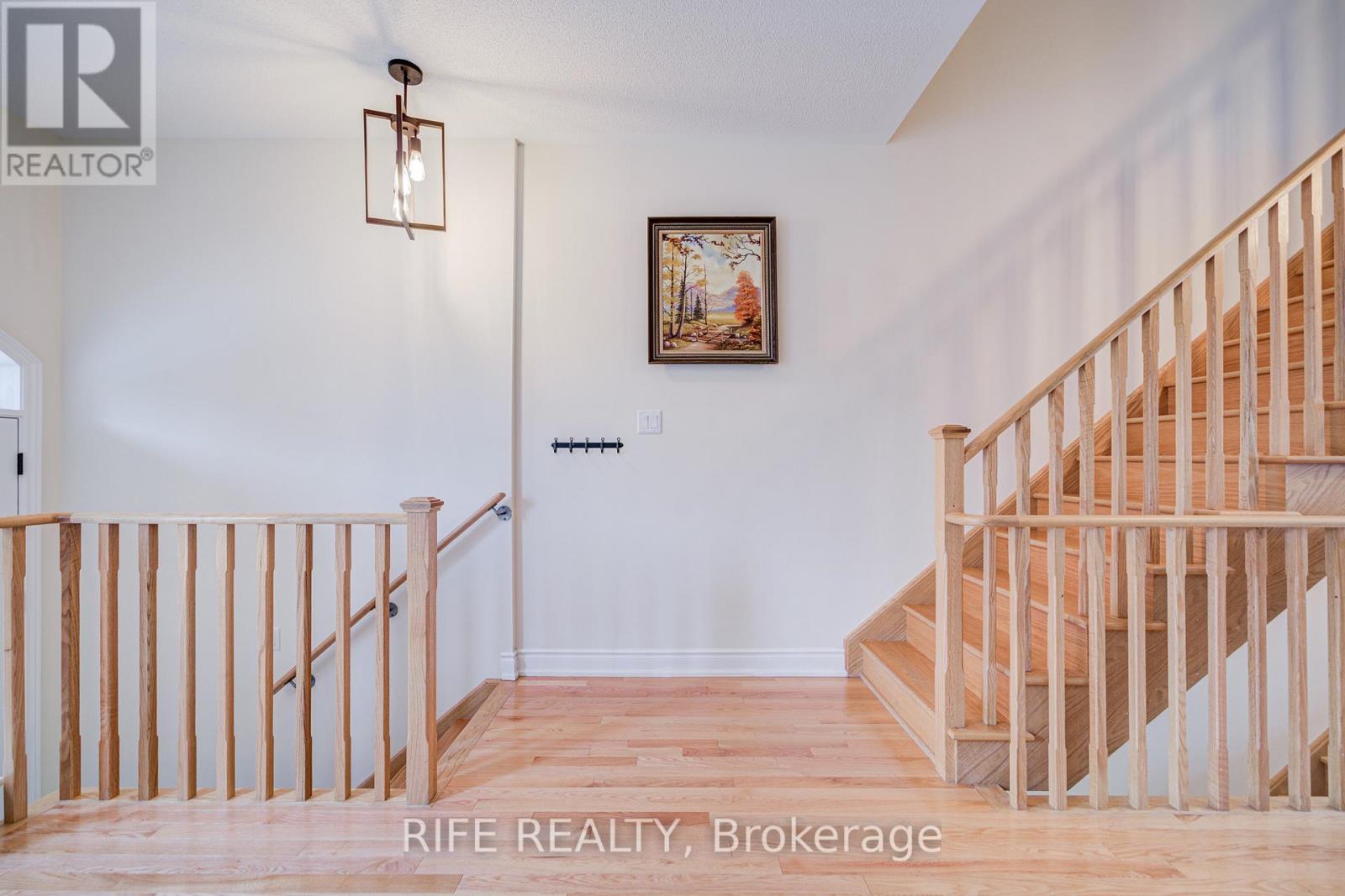 21 Edward Horton Crescent, Toronto, Ontario  M8Z 6A4 - Photo 2 - W12684430