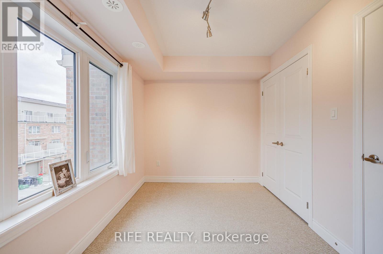 21 Edward Horton Crescent, Toronto, Ontario  M8Z 6A4 - Photo 20 - W12684430