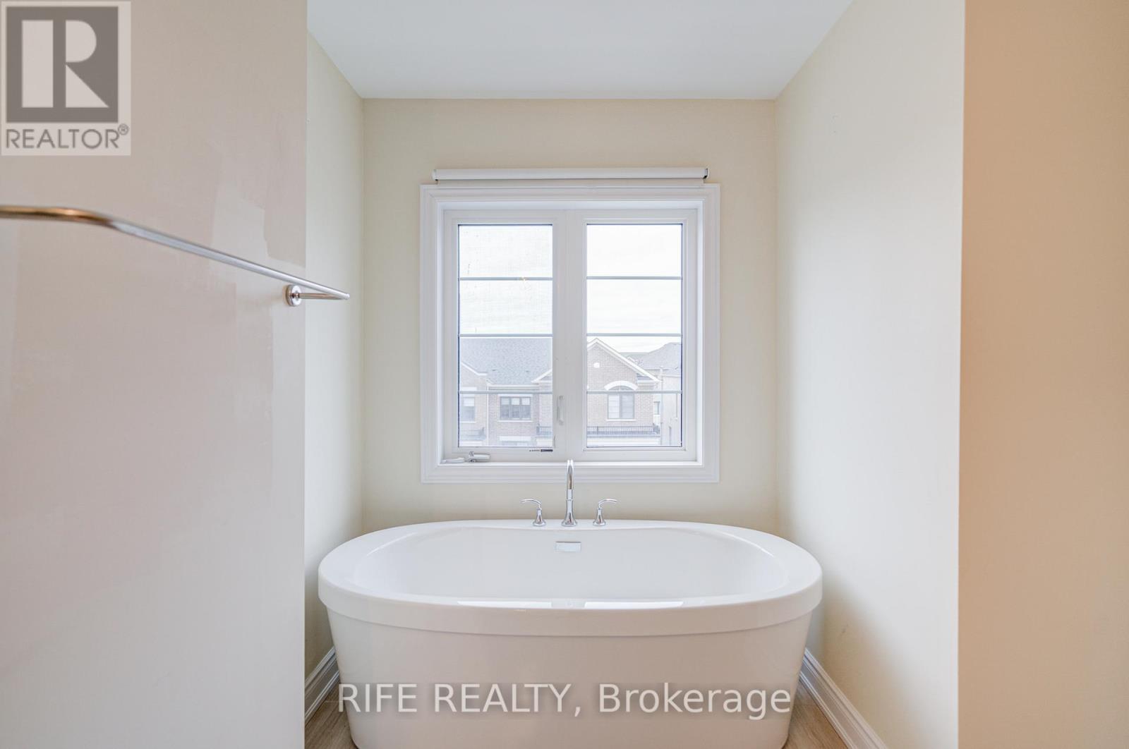 21 Edward Horton Crescent, Toronto, Ontario  M8Z 6A4 - Photo 33 - W12684430