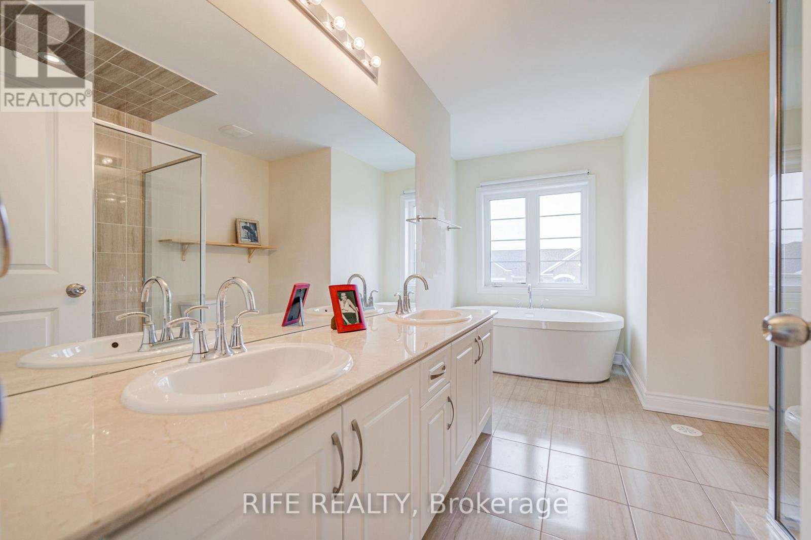 21 Edward Horton Crescent, Toronto, Ontario  M8Z 6A4 - Photo 34 - W12684430