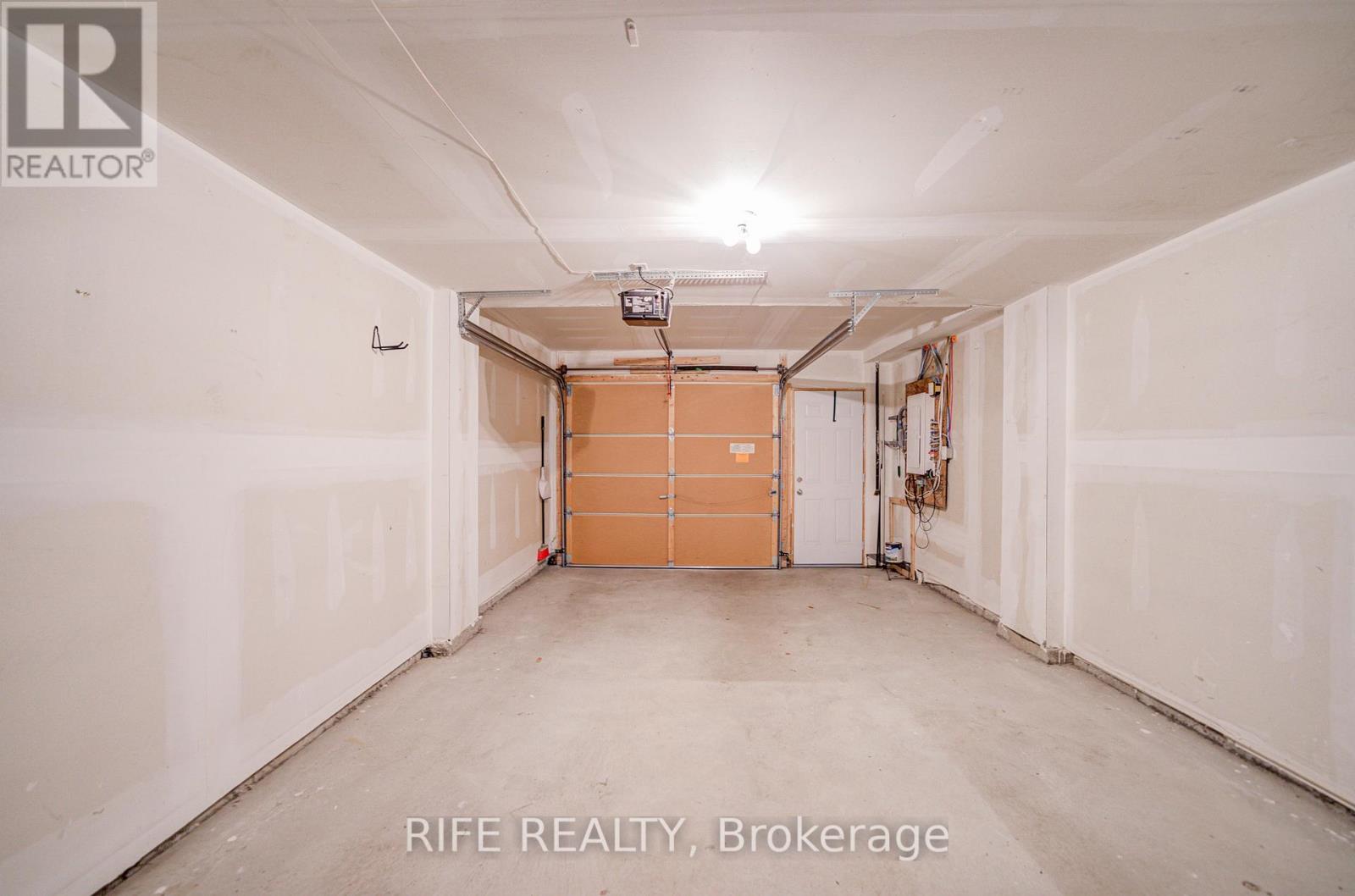 21 Edward Horton Crescent, Toronto, Ontario  M8Z 6A4 - Photo 48 - W12684430