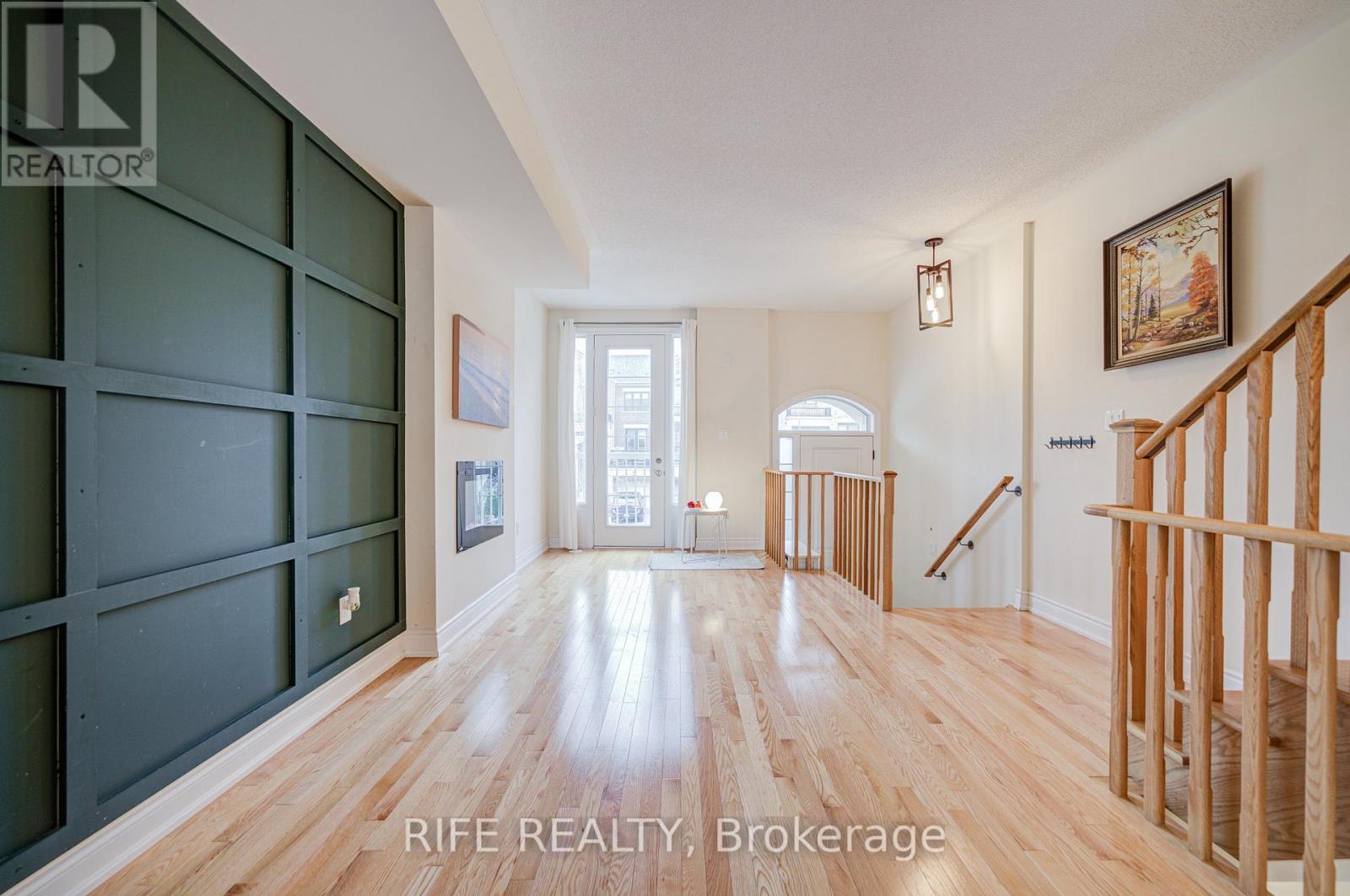 21 Edward Horton Crescent, Toronto, Ontario  M8Z 6A4 - Photo 6 - W12684430