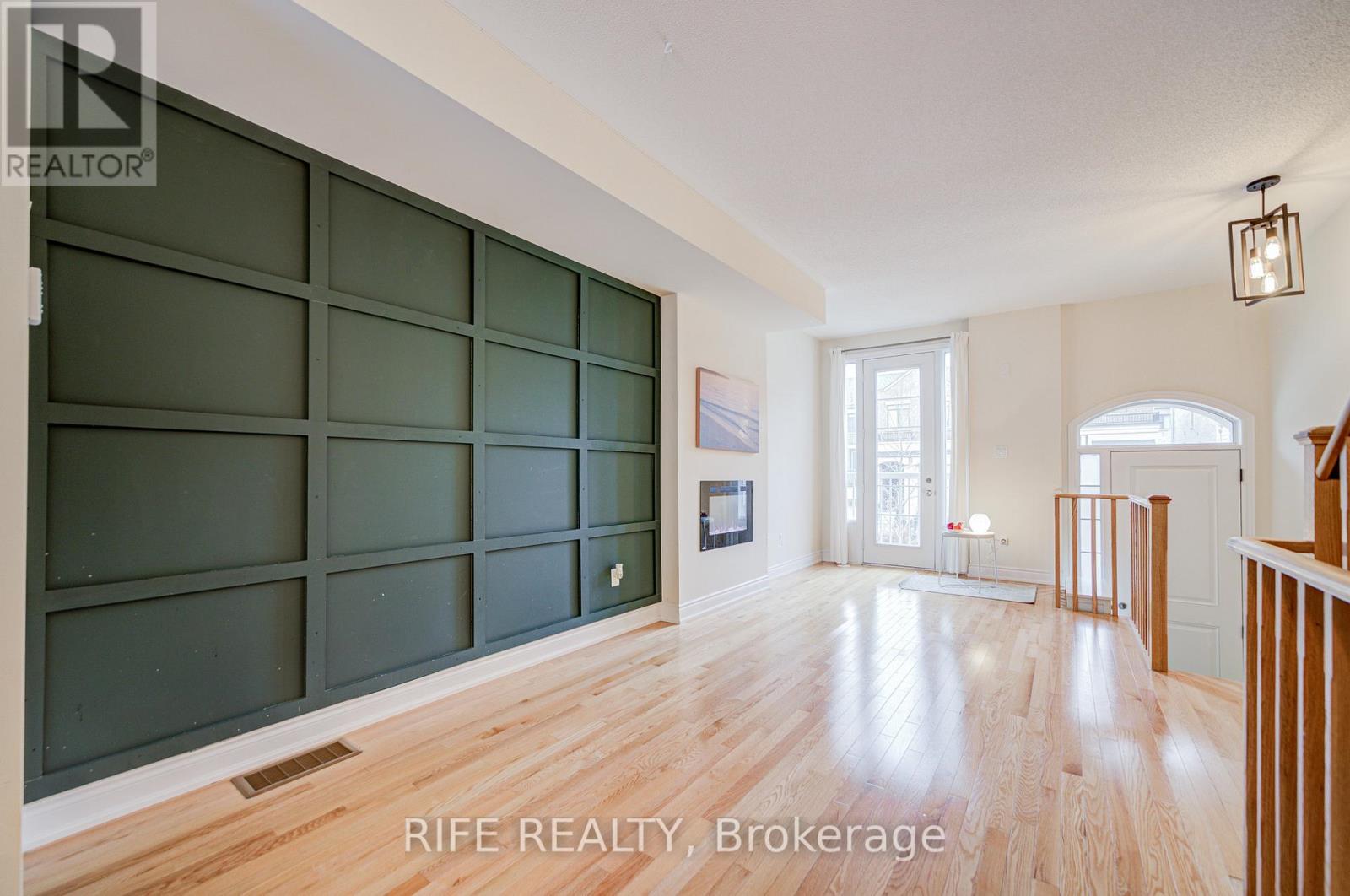 21 Edward Horton Crescent, Toronto, Ontario  M8Z 6A4 - Photo 7 - W12684430