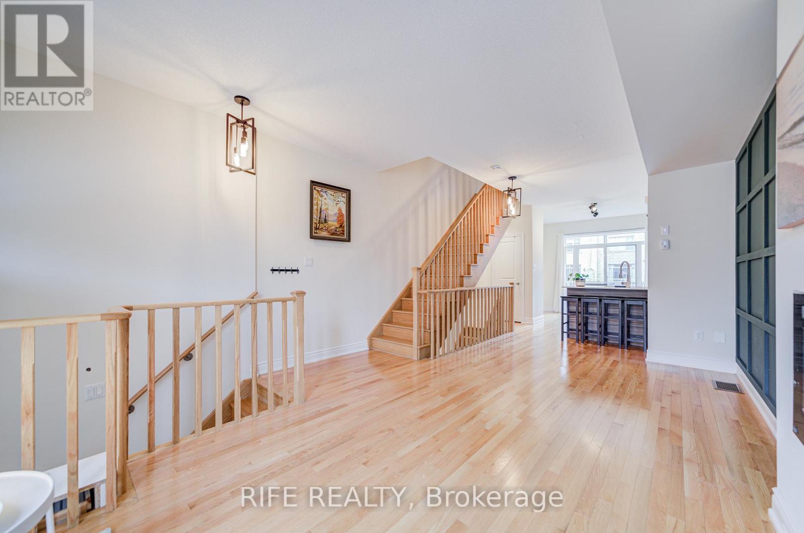 21 Edward Horton Crescent, Toronto, Ontario  M8Z 6A4 - Photo 8 - W12684430