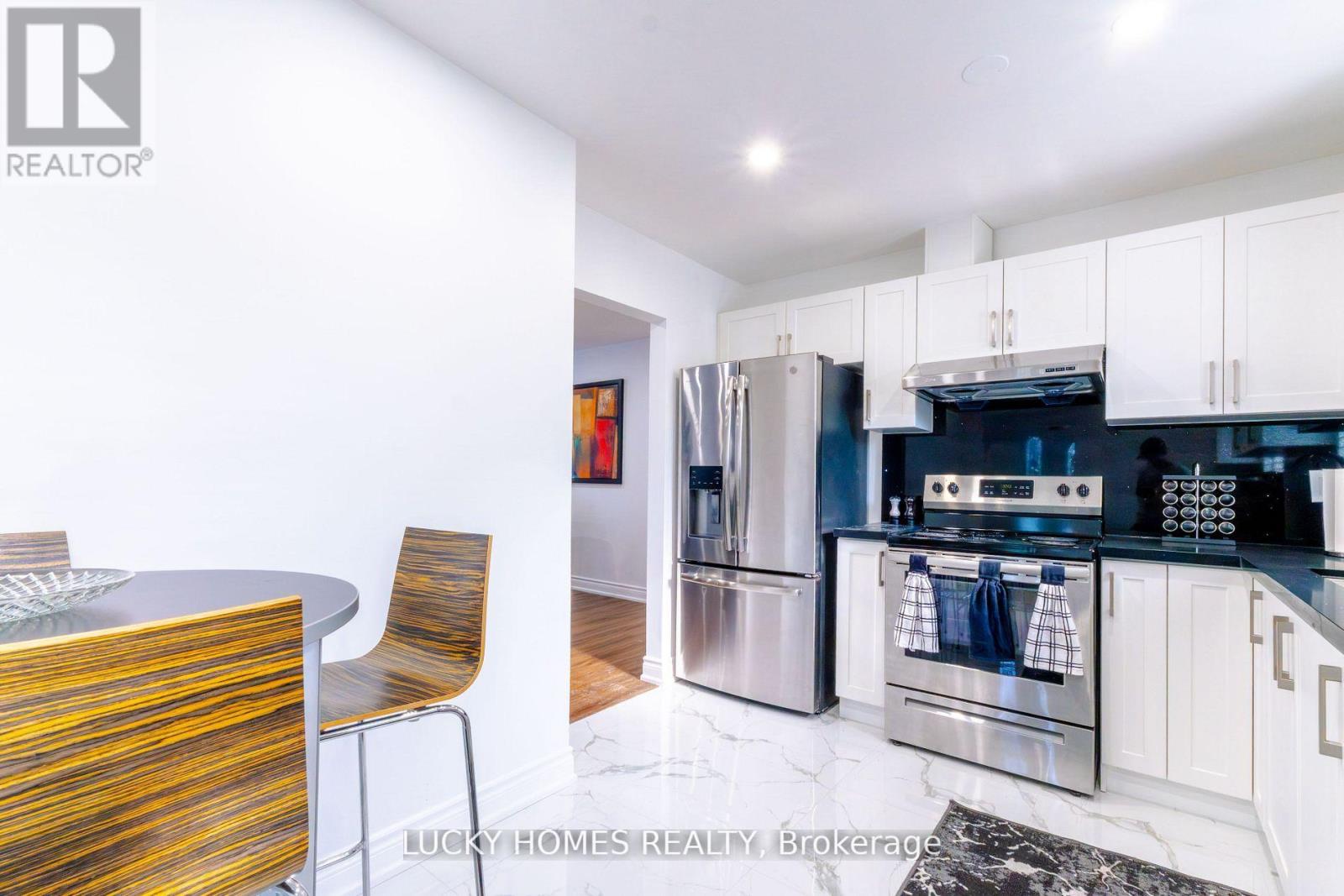 33 Vanstone Court, Clarington, Ontario  L1C 3V6 - Photo 5 - E12684436