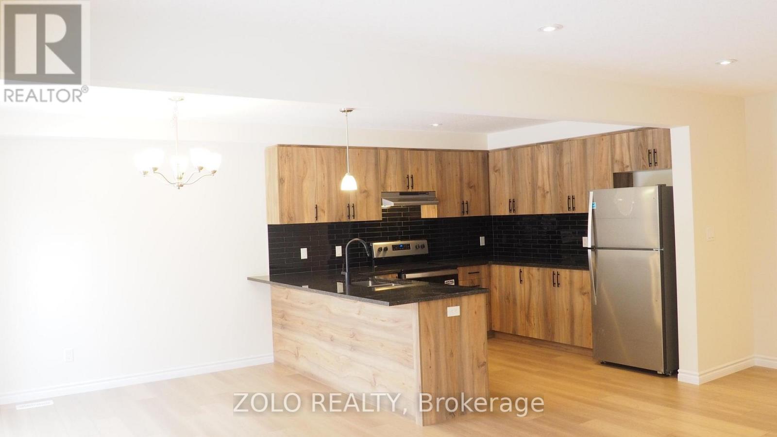 8 Riddell Drive, Stratford, Ontario  N5A 6S6 - Photo 3 - X12684442