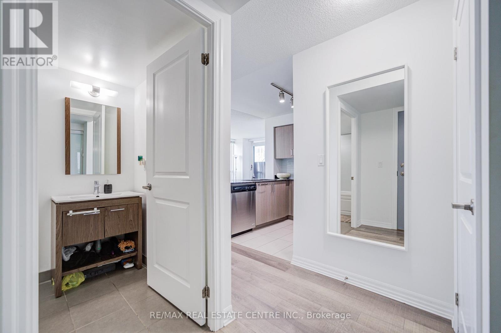 719 - 80 Esther Lorrie Drive, Toronto, Ontario  M9W 0C6 - Photo 15 - W12684456